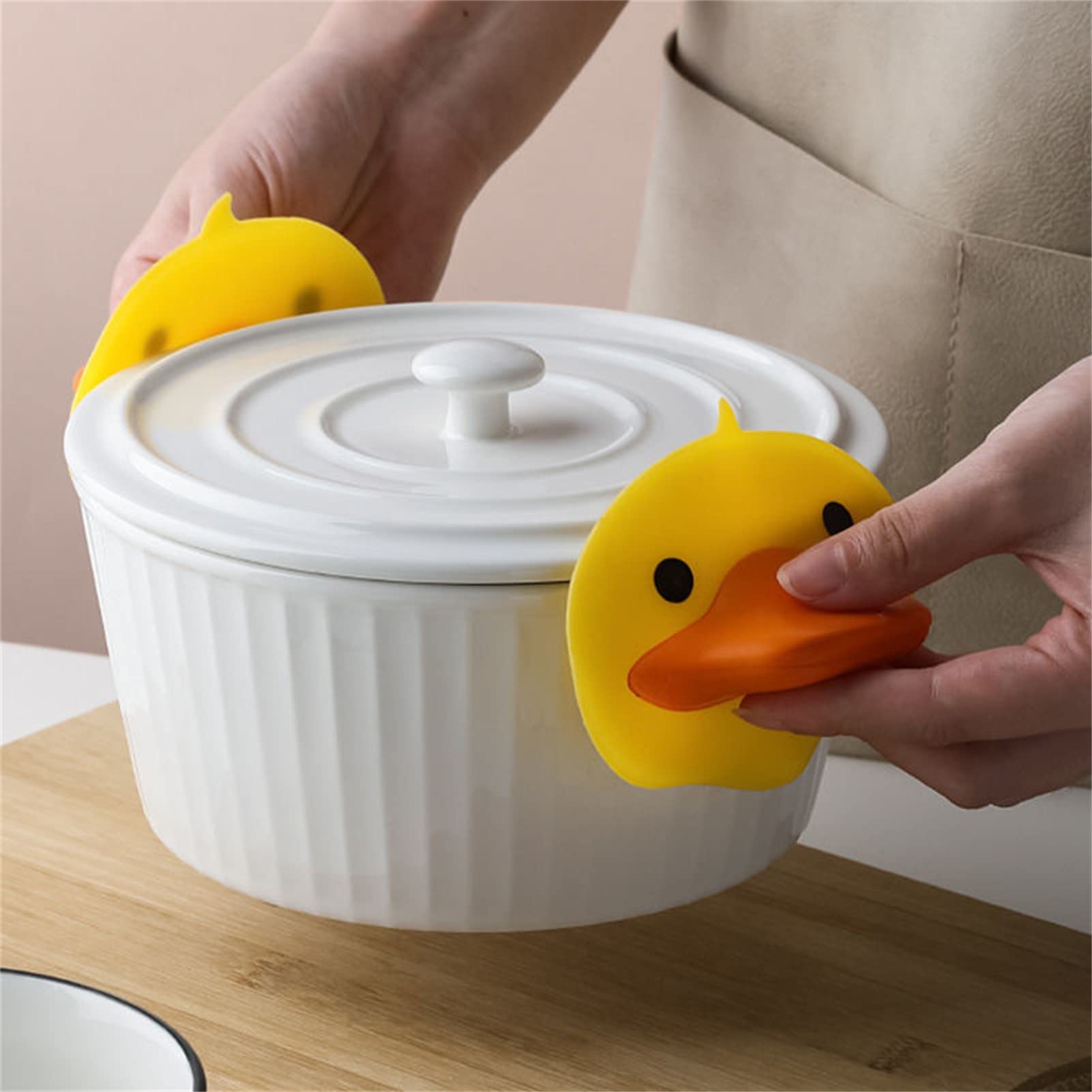 Mini Silicon Heat Resistant Potholder - Mini Silicone Duck Animal Oven Mitts Gloves - Heat Resistant Little Yellow Duck Cartoon Clip for Baking and Pot-Holding, Baking Instant Kumprohu