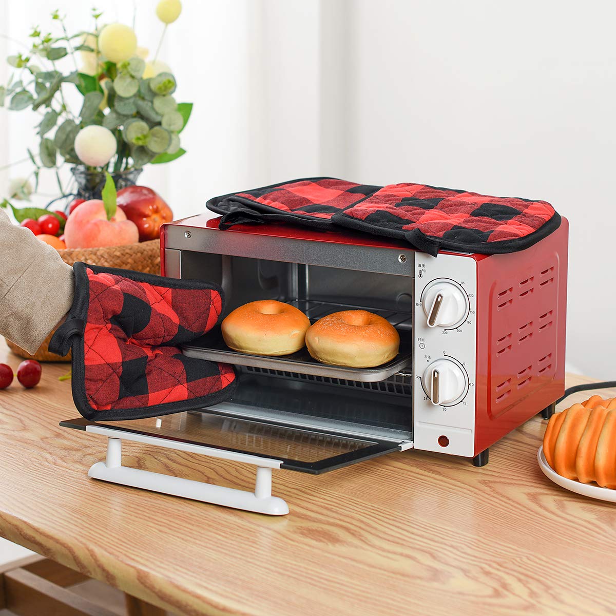 6 Pieces 100% Classic Check Pattern Potholder ， Heat Resistant with Pocket for Easy Grip. (Red Plaid)