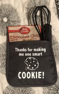 one smart cookie teacher gifts, htv potholder, hostess gifts, oven mitt, christmas gift, teacher appreciation gift, baker gift, vinyl potholder, end of year gift