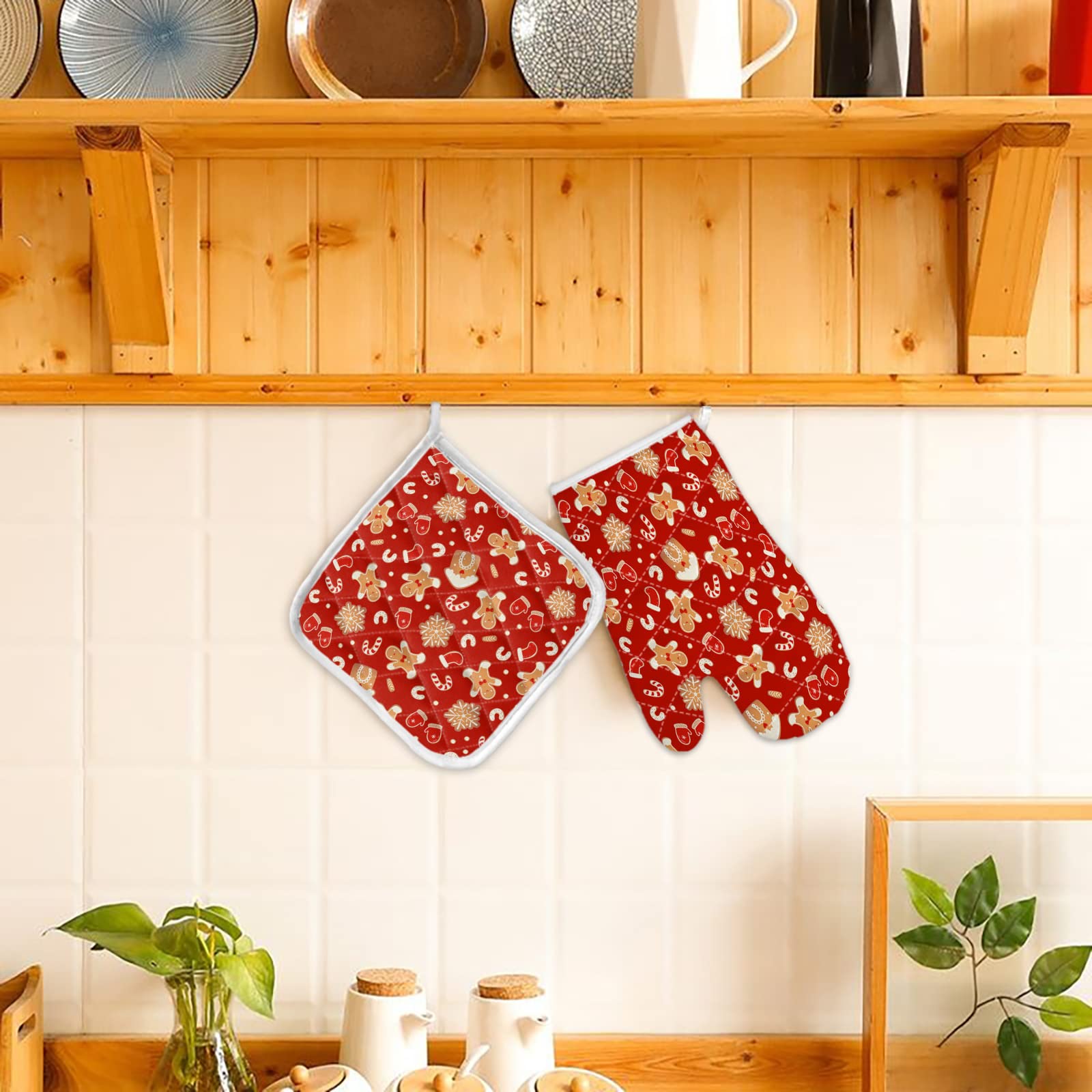 Merry Christmas Oven Mitts and Pot Holder Set, Thermal Insulation Kitchen Oven Glove and Anti-Slip Potholder for Cooking, BBQ, Baking, Microwave, Grilling - Gingerbread Man Red Background