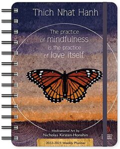 thich nhat hanh 2022 - 2023 on-the-go weekly planner: 17-month calendar with pocket (aug 2022 - dec 2023, 5" x 7" closed)