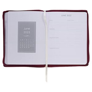 Christian Art Gifts 2022 - 18 Month Women's Personal Planner I Know the Plans Jeremiah 29:11, Aug 2021-Jan 2023, Plum Faux Leather, Zipper Closure, Large