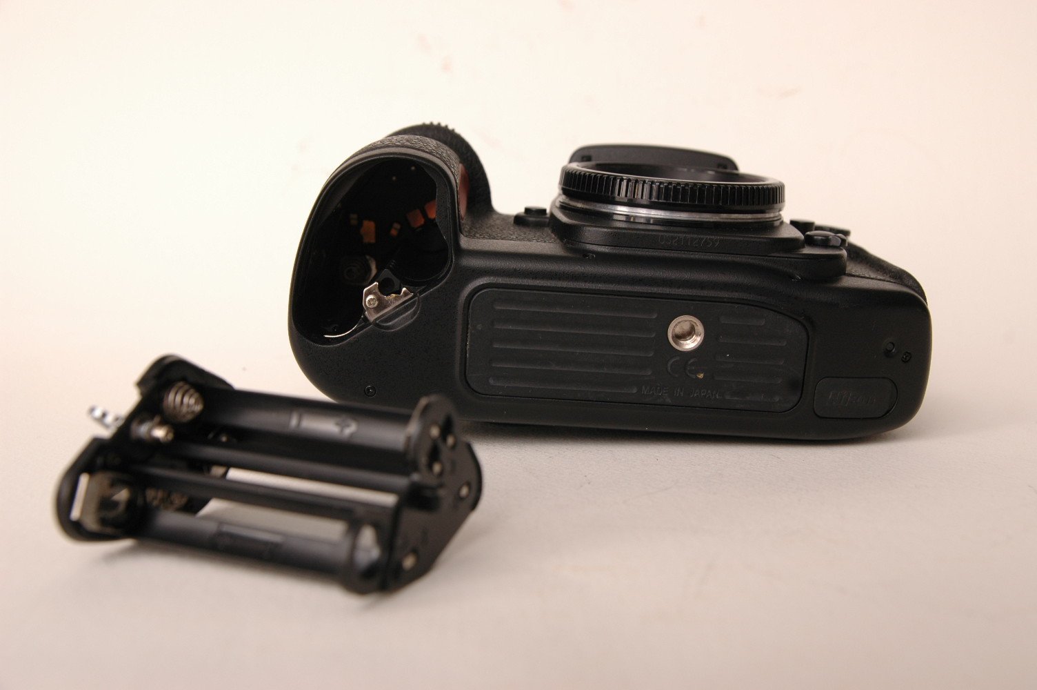 NIKON F100 35mm SLR Camera Body