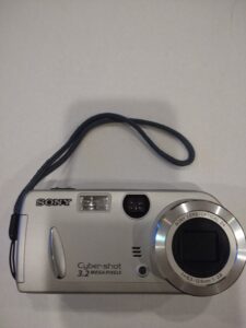 sony dscp52 cyber-shot 3.2mp digital camera w/ 2x optical zoom