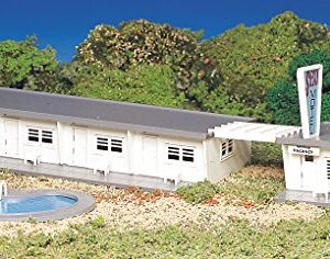 Bachmann Trains - PLASTICVILLE U.S.A. BUILDINGS – CLASSIC KITS - MOTEL with POOL - HO Scale