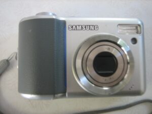 samsung digimax s800 8.1 mp digital camera with 3x optical zoom (silver)