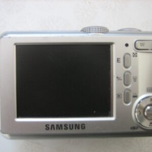 Samsung Digimax S800 8.1 MP Digital Camera with 3x Optical Zoom (Silver)