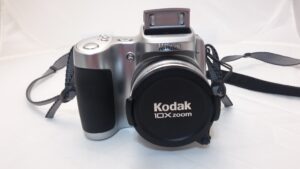 kodak easyshare z650 6 mp digital camera with 10xoptical zoom and easyshare printer dock (series 3)