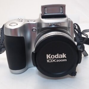 Kodak Easyshare Z650 6 MP Digital Camera with 10xOptical Zoom and Easyshare Printer Dock (Series 3)