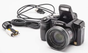 panasonic lumix dmc-fz18k 8.1mp digital camera with 18x wide angle mega optical image stabilized zoom (black)
