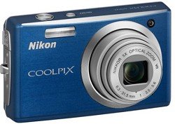 nikon coolpix s560 10mp digital camera with 5x optical vibration reduction (vr) zoom with 2.7 inch lcd (cool blue)