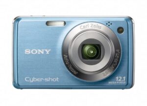 sony cybershot dsc-w220 12mp digital camera with 4x optical zoom with super steady shot image stabilization (light blue) (old model)