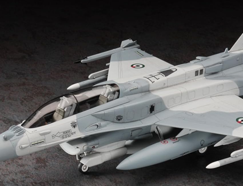 Hasegawa 1/48 UAE Air Force F-16F Block 60 Fighting Falcon Plastic Model PT44