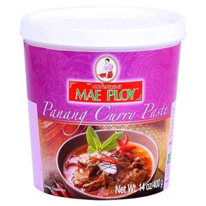 mae ploy panang curry paste, authentic thai panang curry paste for thai curries & other dishes, aromatic blend of herbs, spices & shrimp paste, no msg (14 oz tub)