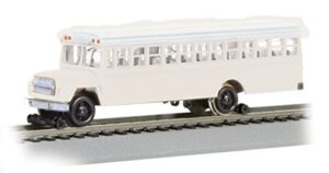 bachmann high railer - maintenance of way vehicle - bus with high railers - white (ho scale)