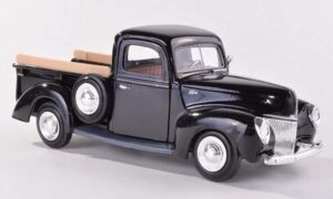 1940 ford pickup truck black 1/24 diecast model car by motormax