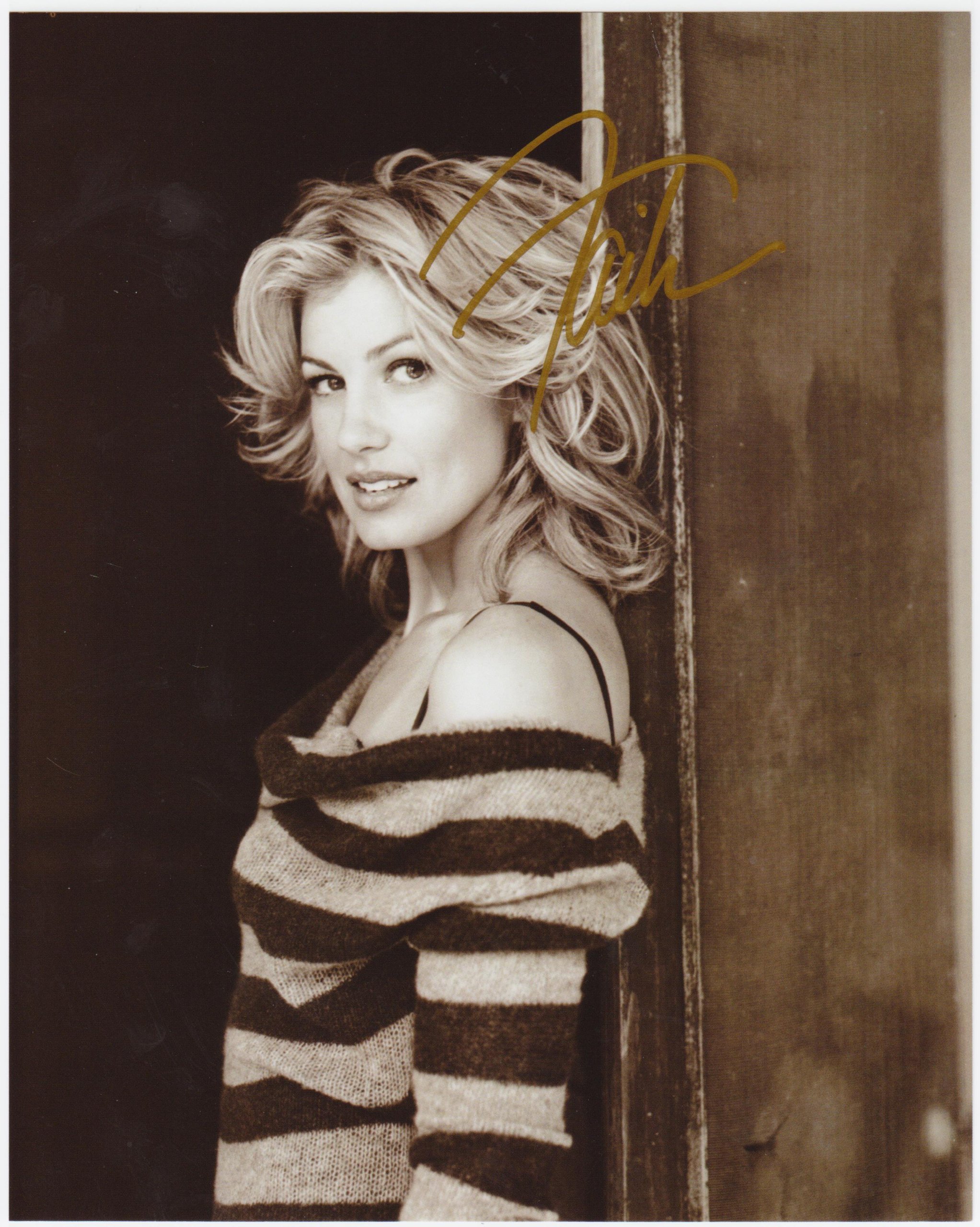 Kirkland Faith Hill 8 X 10 Photo Display Autograph on Glossy Photo Paper