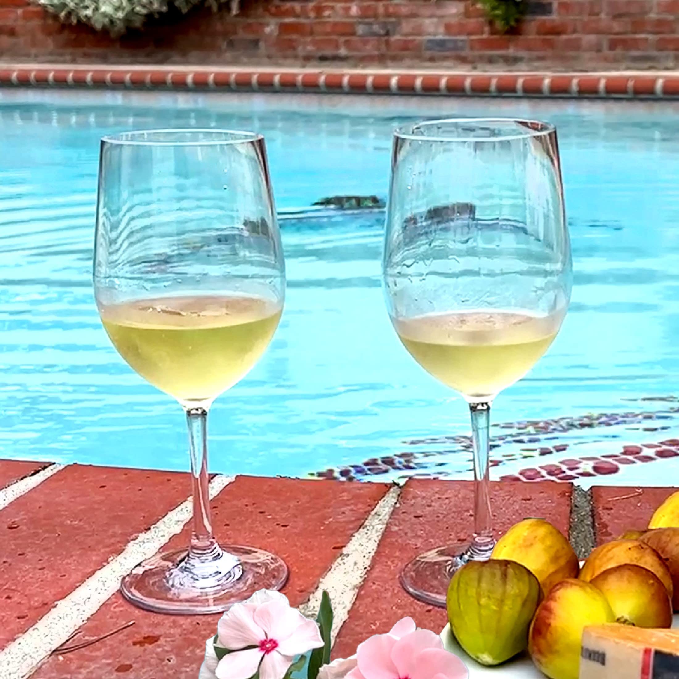 Lily's Home Unbreakable Chardonnay White Wine Glasses, Made of Shatterproof Tritan Plastic, For Indoor and Outdoor Use, Reusable and Dishwasher-Safe, Crystal Clear. 12 oz. Each, Set of 2