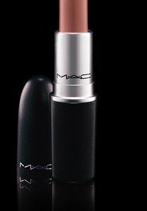 MAC Lustre Lipstick - HUG ME - Neutral flesh pink