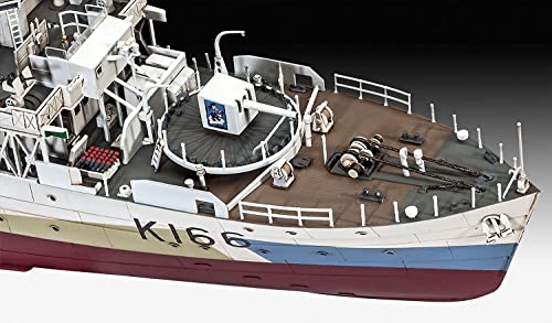 Revell 05132 43.9 cm HMCS Snowberry Model Kit