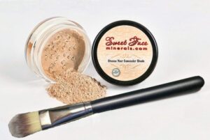 concealer with brush set full size mineral makeup powder kit sheer bare skin spf 20 (light concealer)