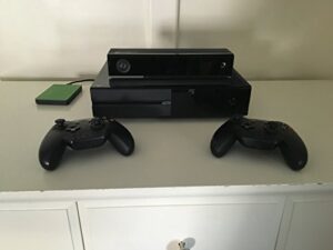 xbox one 500gb console with kinect (no chat headset included)