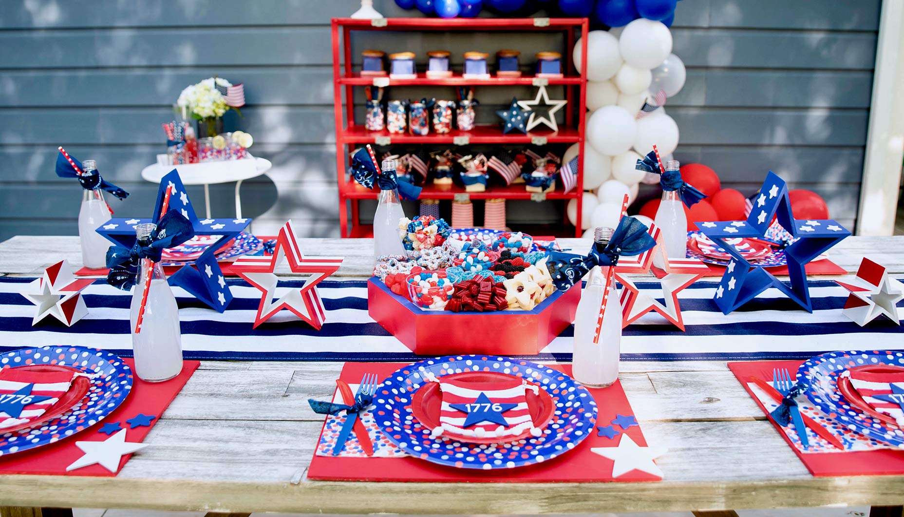 Fun Express Patriotic Red White and Blue Confetti Plastic Tumbler (set of 6)