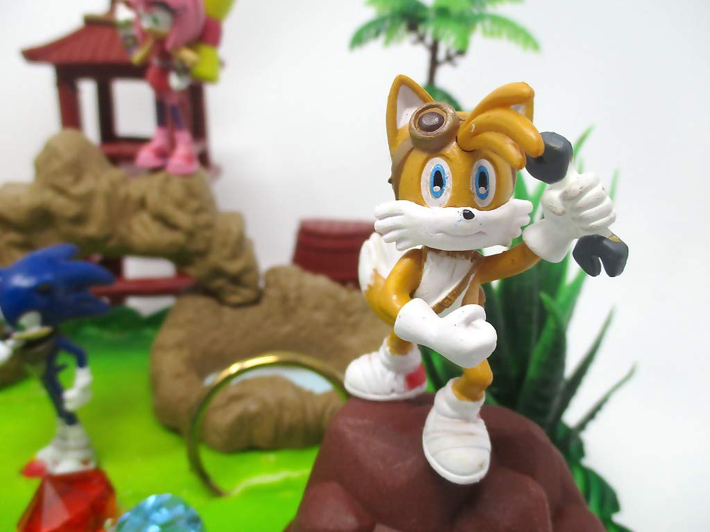 Sonic the Hedgehog Deluxe Cake Topper Set with Sonic and Friends (Unique Design)