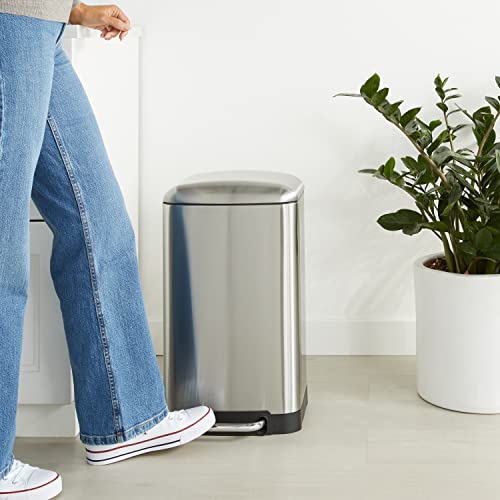 Amazon Basics Smudge Resistant Small Rectangular Trash Can with Soft-Close Foot Pedal, 20 Liter / 5.3 Gallon, Nickel