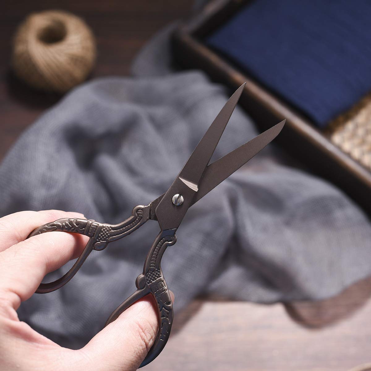 HITOPTY 5inch Vintage Style Scissors Titanium Plating Stainless Steel Antique Shears for Craft Embroidery Crochet Needle Point Knitting Project