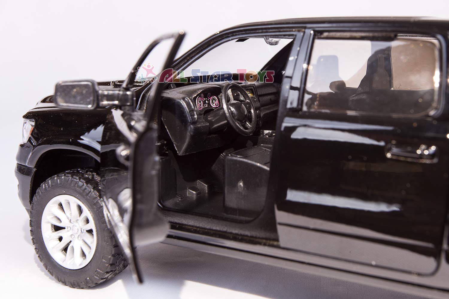 Dodge Ram 1500 Crew Cab Laramie, Black, 2019, Model Car,, Motormax 1:24