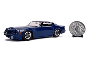 jada toys billy's chevrolet camaro z28 dark blue with collectible coin stranger things (2016) tv series 1/24 diecast model car by jada 31110