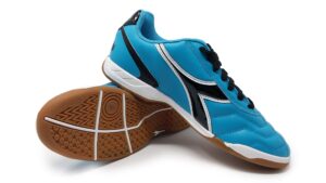 diadora women's capitano id indoor soccer shoes (7 wide, columbia blue/black)