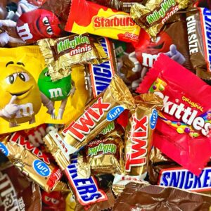 candyman (3 lbs) bundle of chocolate candy with m&m's milk chocolate, m&m's peanut, skittles, starburst, snickers, milky way & twix individually wrapped candy