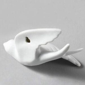 Dorlotou Set of 6 White Ceramic Birds Doves Sparrows Swallows Wall Mounted Decor Hanging for Bedroom Livingroom Garden Wall Sculptures