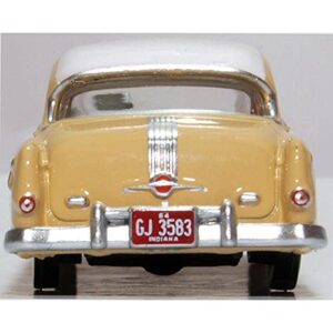 1954 Pontiac Chieftain 4 Door Maize Yellow with Winter White Top 1/87 (HO) Scale Diecast Model Car by Oxford Diecast 87PC54002