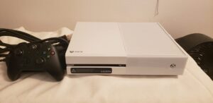 xbox one 500gb console only white v2 model 1540 xb1 5c9-00021 gaming system 4k (refurbished)