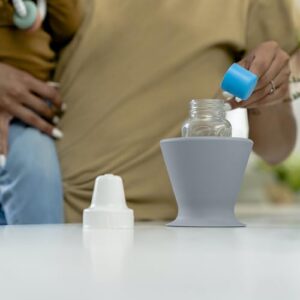 Bökee baby bottle and silicone pump holder - prepare baby bottles with one hand and prevent breast milk spills, Grey