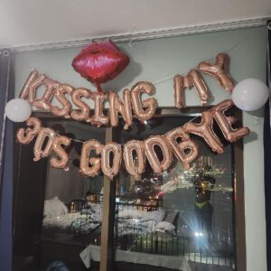 JeVenis Kissing My 30s Goodbye Decorations Kissing My 30s Goodbye Banner Balloons 40th Birthday Balloon Dirty 40 Balloon