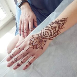 DIVAWOO 12 Sheet Henna Tattoo Stencils, Hand Temporary Tattoo Stickers, Indian Arabian Self Adhesive Tattoo Templates