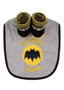 batman dc comics baby unisex bib and booties set baby gift set (grey/black/yellow)