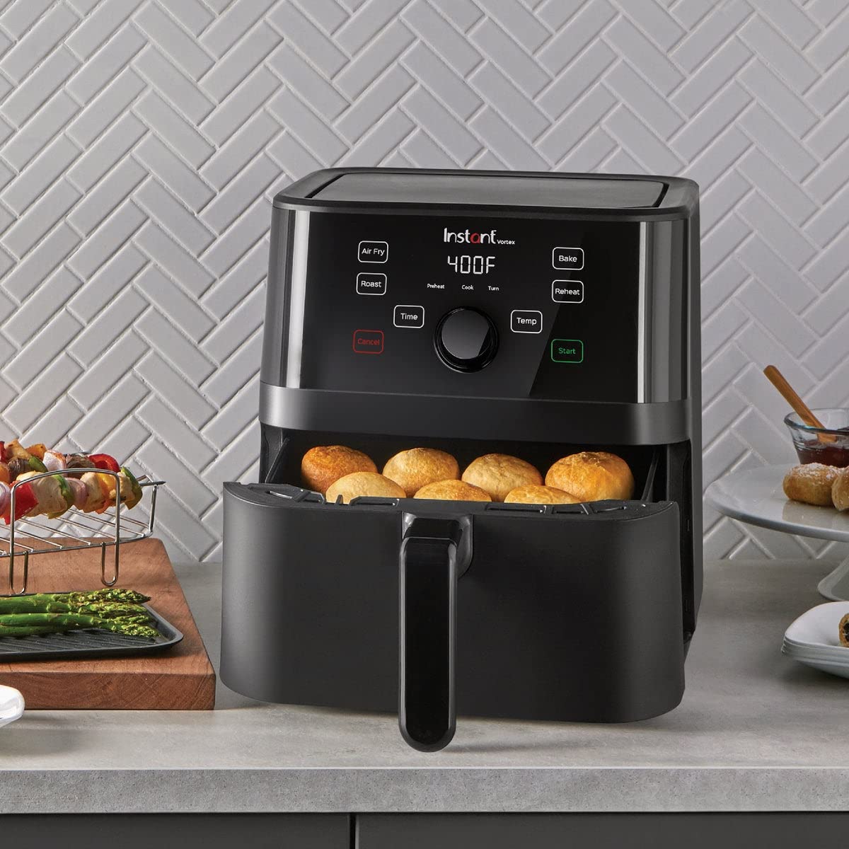 Instant Vortex 5.7QT Air Fryer, Custom Program Options, 4-in-1 Functions, EvenCrisp Technology that Crisps, Roasts, Bakes and Reheats, 100+ In-App Recipes, from the Makers of Instant Pot, Black