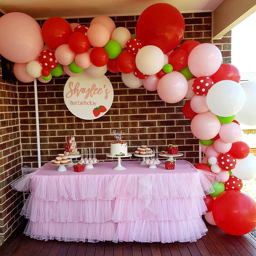 QICIG Strawberry Party Decoration Balloon Garland Set, Girl Birthday Party Supplies, Strawberry Red Aluminum Foil Balloon Latex Balloon, Used for Wedding Birthday Background Decoration