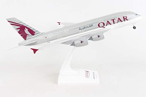 Daron SkyMarks Qatar A380 1/200 w/Gear (SKR1062)