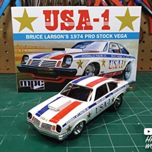 MPC Bruce Larson USA/1 Pro Stock Vega 1:25 Scale Model Kit