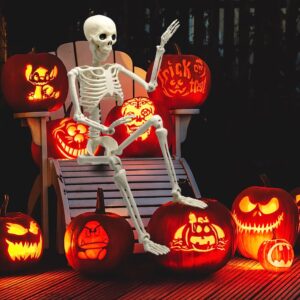 36" skeleton halloween decorations, realistic full body halloween skeleton with movable joints, 3ft plastic skeleton human bones prop for halloween haunted house graveyard indoor/outdoor decor(1pcs)