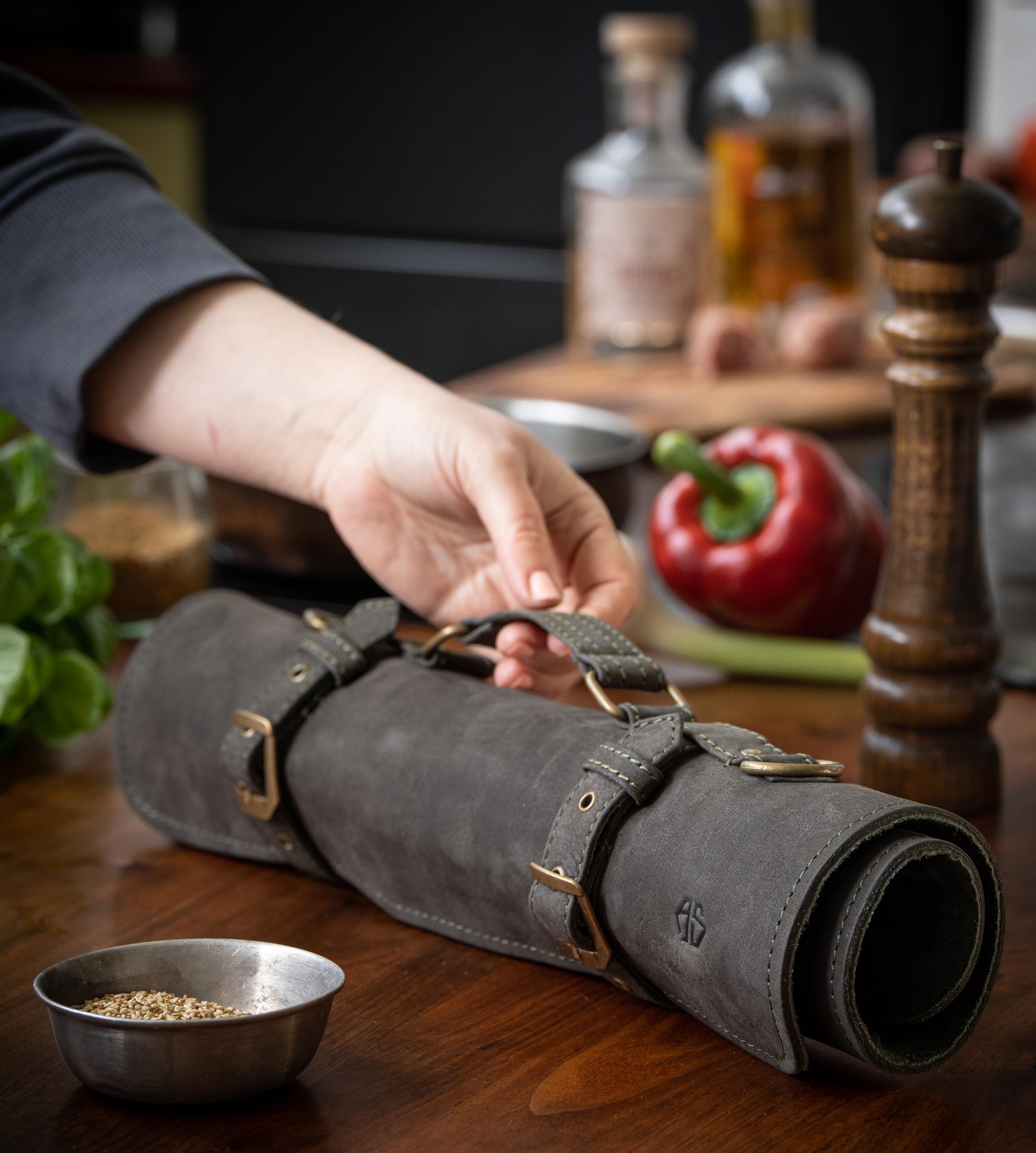 Angus Stoke Knife Roll Bag Genuine Leather – Knife case for Chefs 7 Slots – Leather Knife with Handle and Strap Frank (Olive-Green)