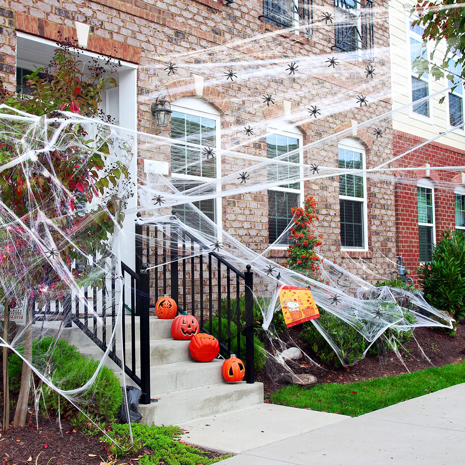 EastPin Halloween Decorations Outdoor Spider Webs - 1000 Sqft Stretchable Cobwebs with 50 Fake Spiders for Indoor Haunted House Rooms Yard Trees Bushes Decor Scary Halloween Party Favors Supplies