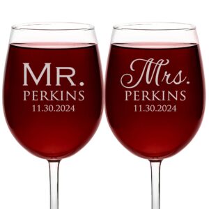 lifetime creations pair (2) engraved personalized mr. & mrs. wine glasses 19 oz - stemmed wine glass wedding gift for bride & groom, newlywed engagement gift, dishwasher safe