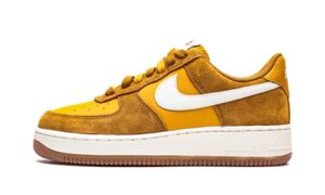 nike women's wmns air force 1 '07 se first use, gold suede/university gold/gum, 10.5w